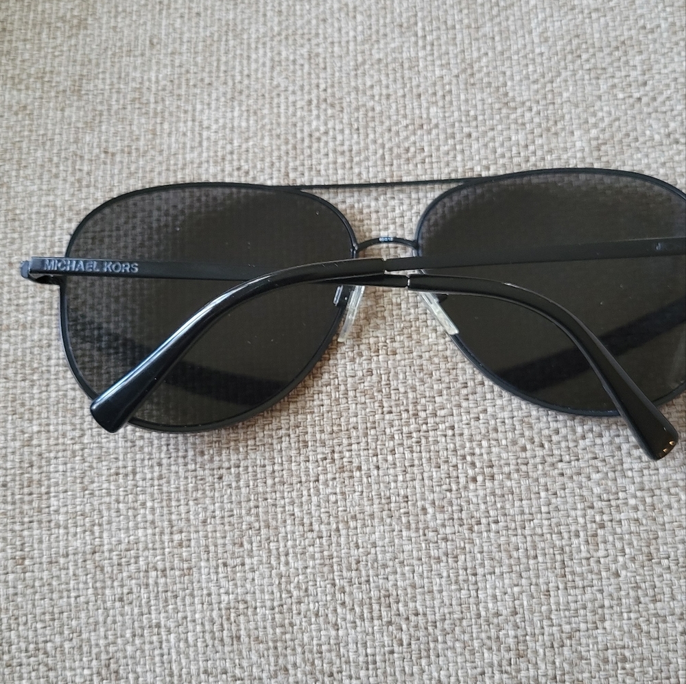 Michael Kors MK5016 Pilot Sunglasses for Men for Women, black color. - Picture 4 of 10